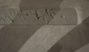 Conception et réalisation d’un décor à la chaux, blanc et gris, chaux sable et stuc, spirale, décoration intérieure, mur tableau, Finistère, Bretagne,