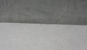 Détail d’un décor dans un couloir, enduit naturel à la chaux, vert bronze et blanc, stuc irisé, projet personnalisé, Bretagne, Finistère, Quimperlé